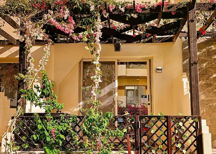 Free - Private Terrace With Wi-fi, Smart Tv, 3 Pools - Florenza Khamsin شقة الغردقة